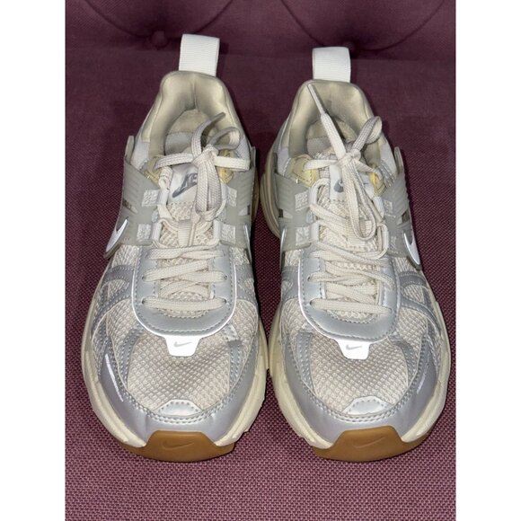 Nike V2k Run Sneakers in Sail Light Khaki & Light Smoke Grey 7 Womens Athletic S - Picture 8 of 16